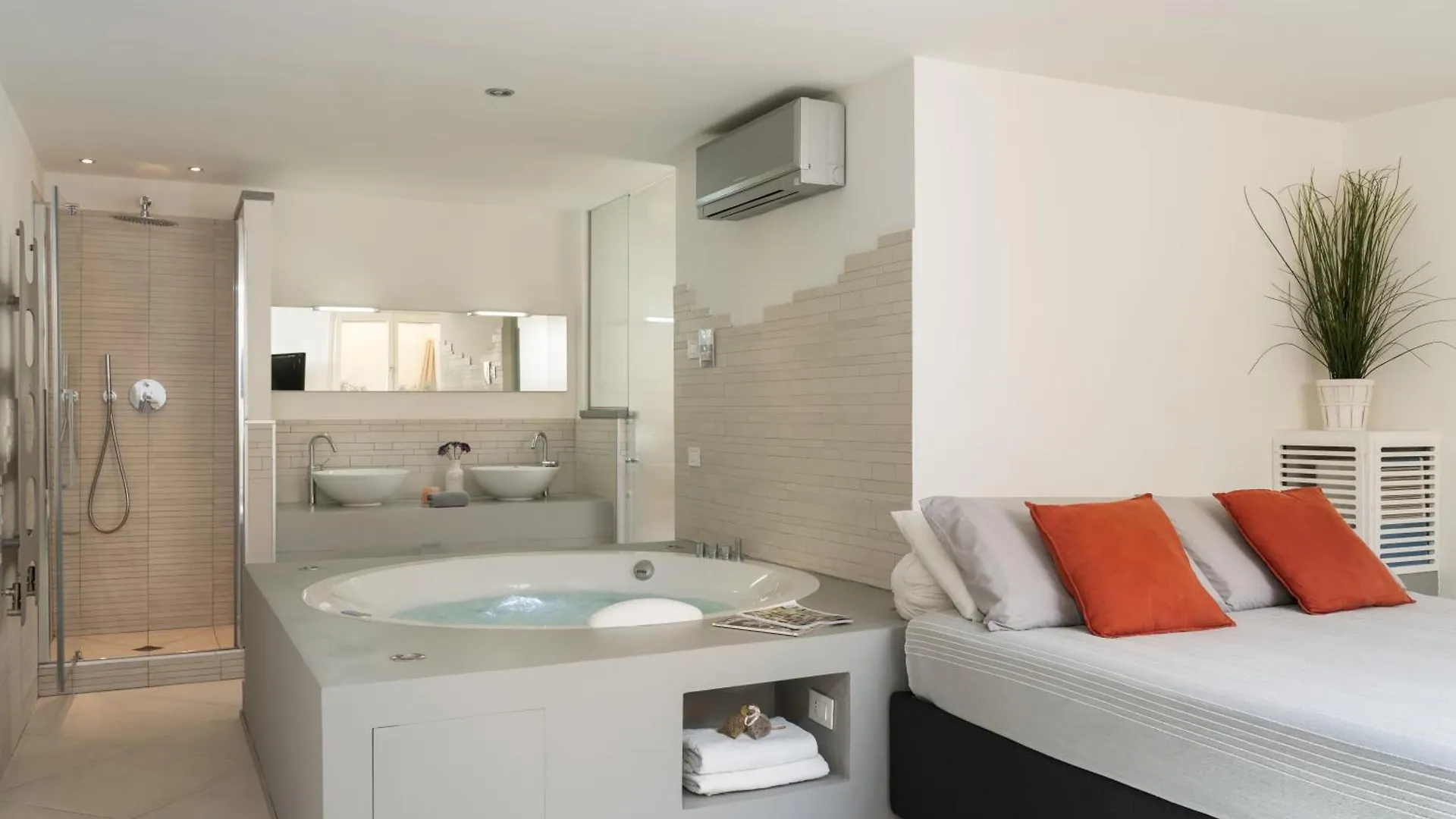 Luxury Green Marignana Villa, Versilia, Pool, Ac, Sauna Camaiore 0*,  Italy