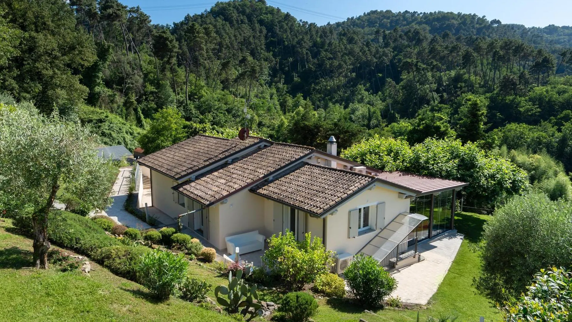 Luxury Green Marignana Villa, Versilia, Pool, Ac, Sauna Camaiore 0*,  Italy